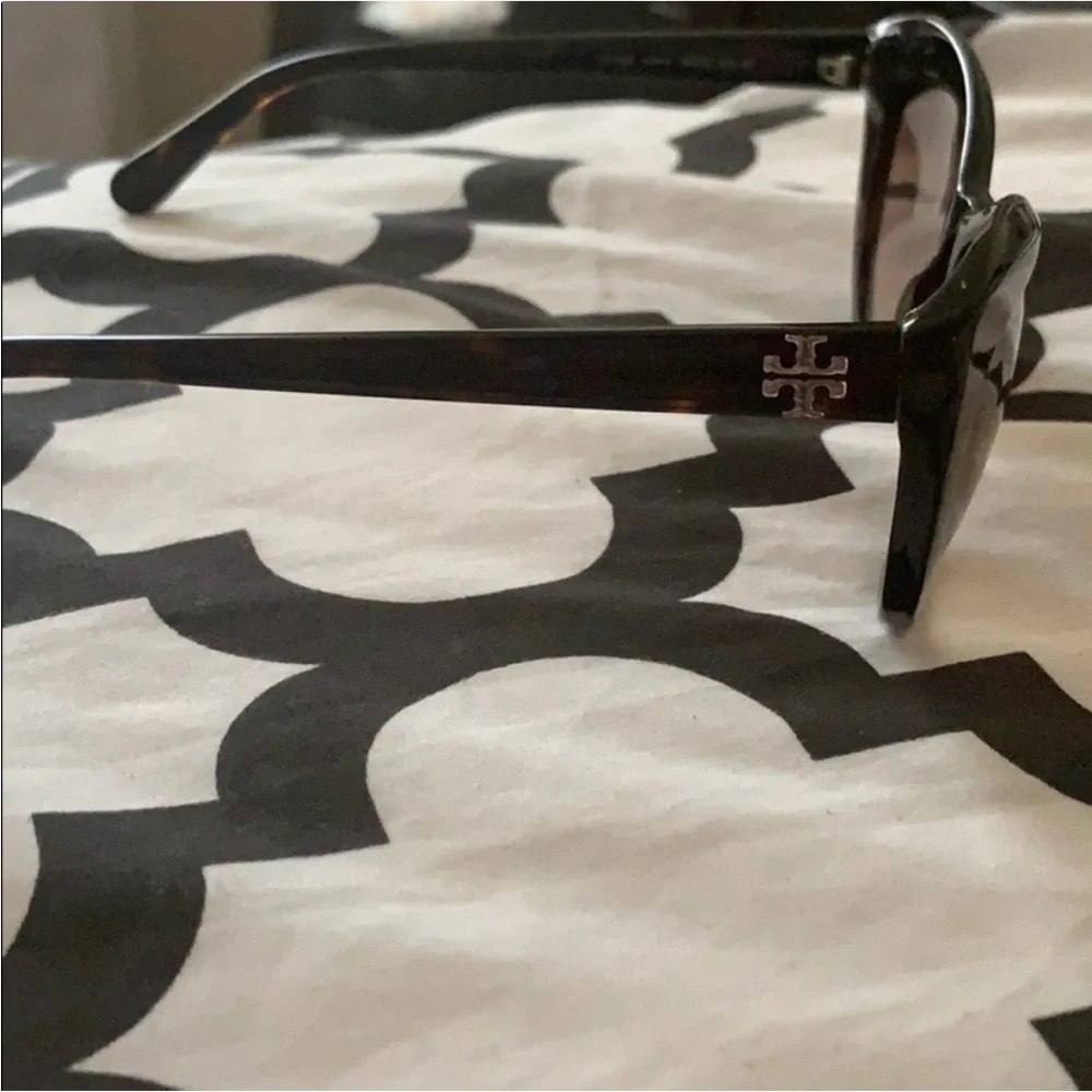 Gorgeous Tory Burch Brown Cat-Eye Sunglasses - gently used! - Picture 5 of 6